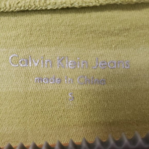 Calvin Klein Tee (S) - Picture 3 of 3